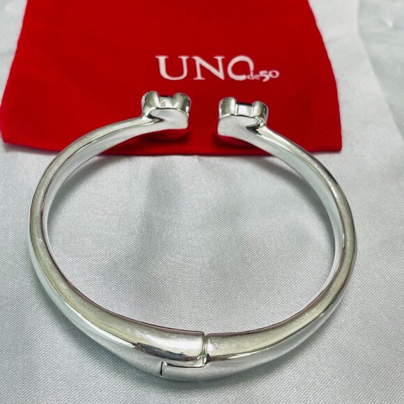 Uno de 50 AURA BLUE Blue Crystal Silver Plated Cuff Bracelet Size Medium - Picture 3 of 5